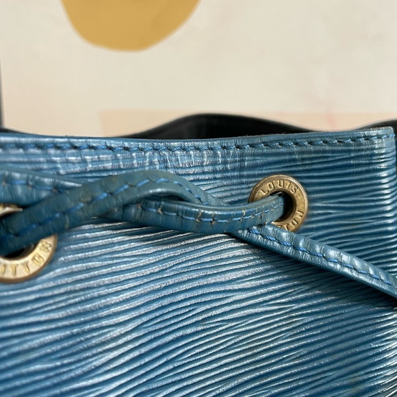 Louis Vuitton LV Authentic Blue Epi Petit Noe Shoulder Leather Bucket Bag - Picture 7 of 15